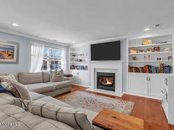 29 St Paul Court, Tinton Falls, NJ 07712