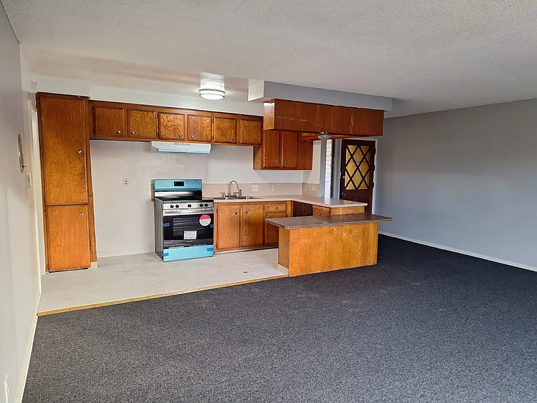 247.5 E Hullett St #8 — Photo 7
