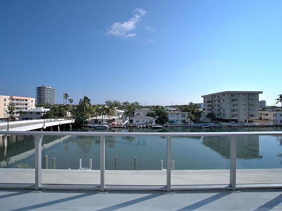 3rd image of 8425 Crespi Blvd Unit 302-8425-3