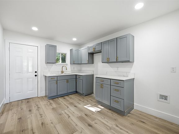 3rd image of 2321 Eastover Ave