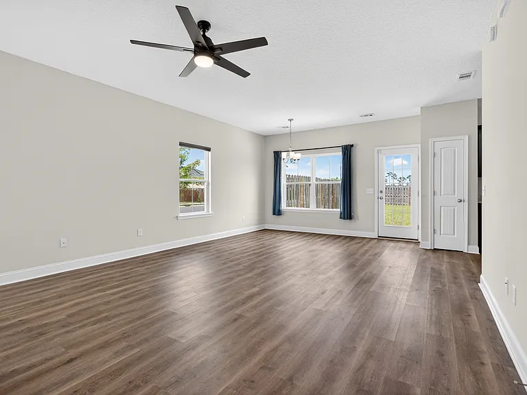 100 Centennial Ct — Photo 13
