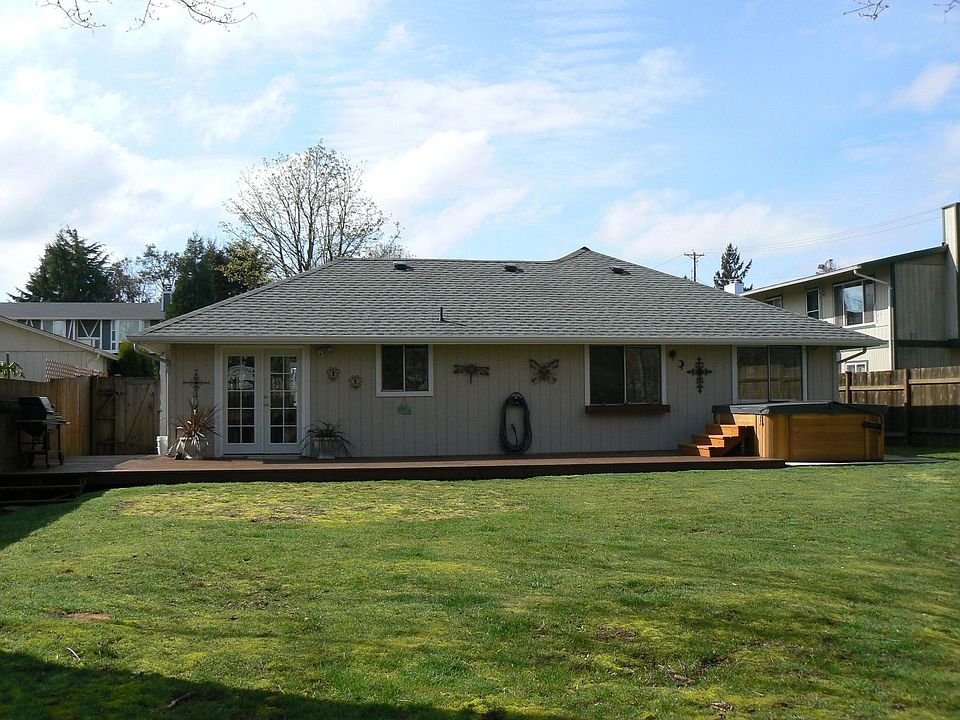 2nd image of 3215 45th Ave NE