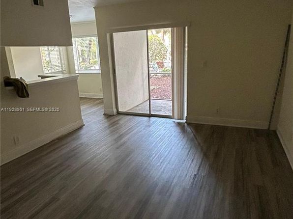 5686 Rock Island Rd APT 107