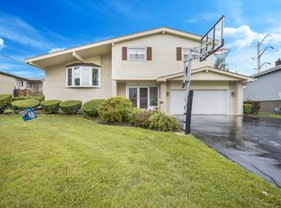8263 W Maynard Dr, Niles, IL 60714