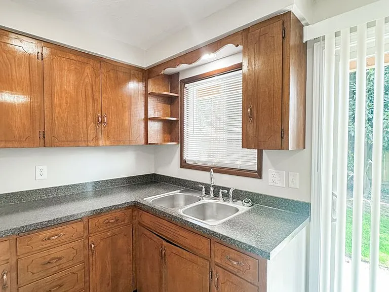 2392 Edgewood Ave NE — Photo 6