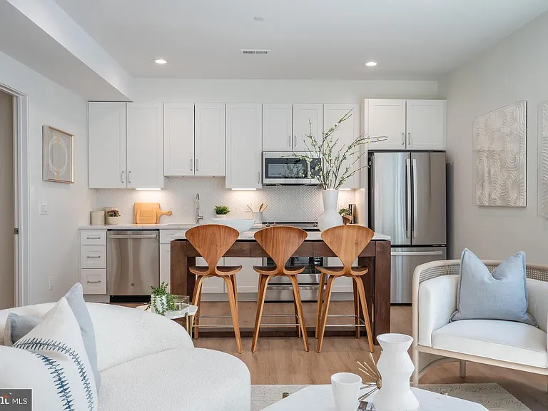 1228 Brentwood Rd NE #1 — Photo 4