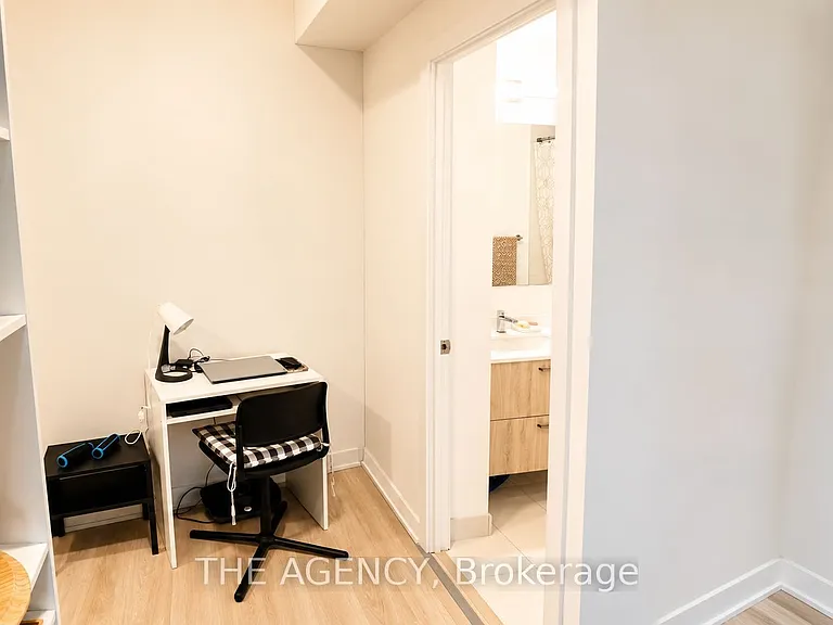 30 Upper Mall Way #A622 — Photo 15