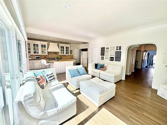 4th image of 213 El Camino Dr