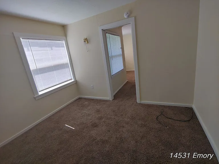 14531 Emory Ave — Photo 9