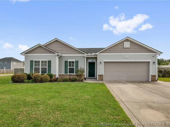 720 Broad Dr, Raeford, NC 28376