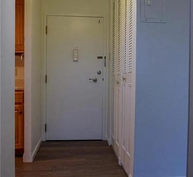 411 Lakewood Cir #C407 — Photo 6