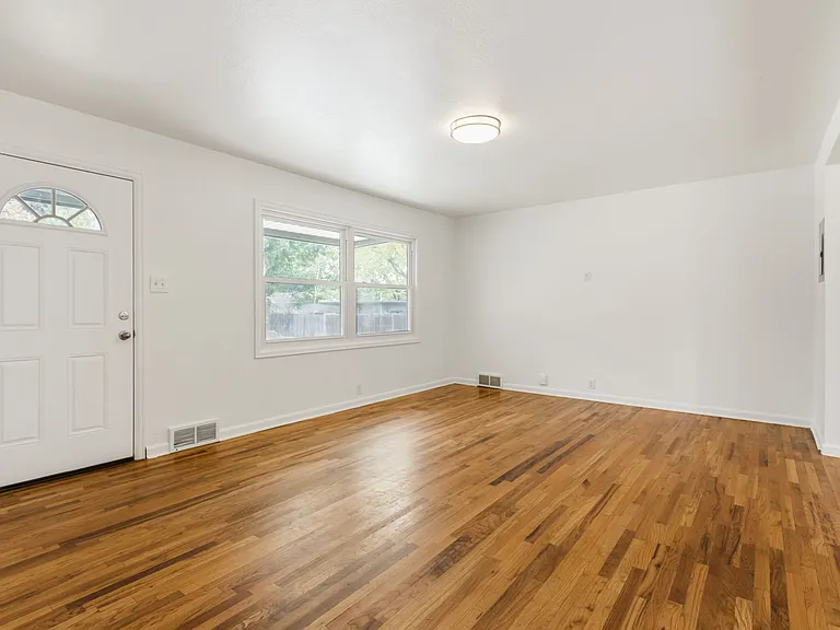 623 Colorado St — Photo 17