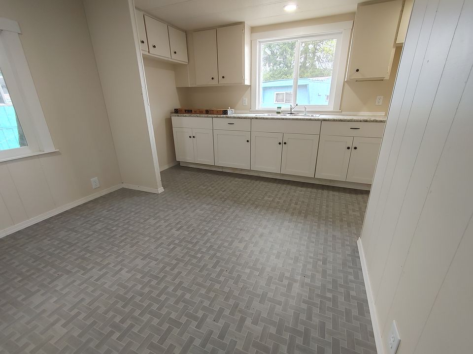 Kitchen and dining room.