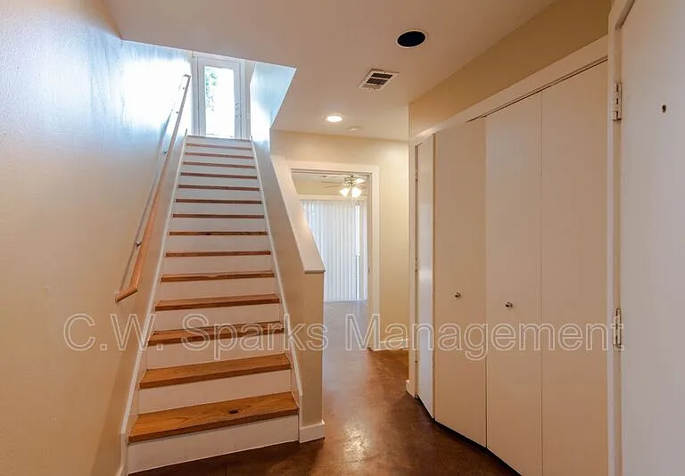 2724 Shelby Ave — Photo 5