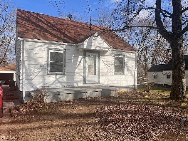 1st image of 848 Detroit Ave