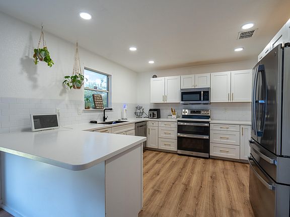 3rd image of 519 Donalan Dr