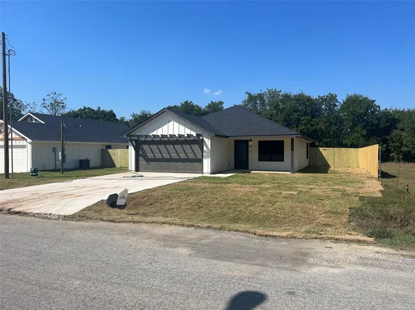 207A E Cardinal St, Ector, TX 75439