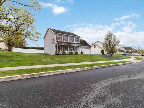 3rd image of 4 Grouse Rd
