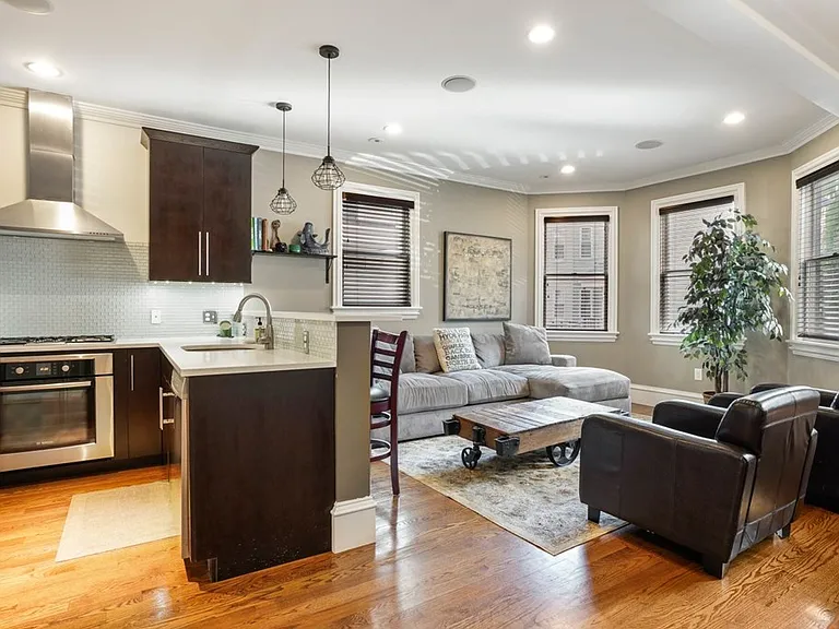 15 Howell St #1 — Photo 4