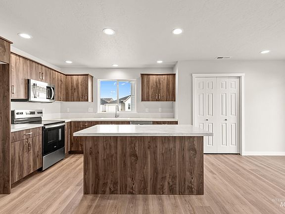 3rd image of 13704 Redway Ct