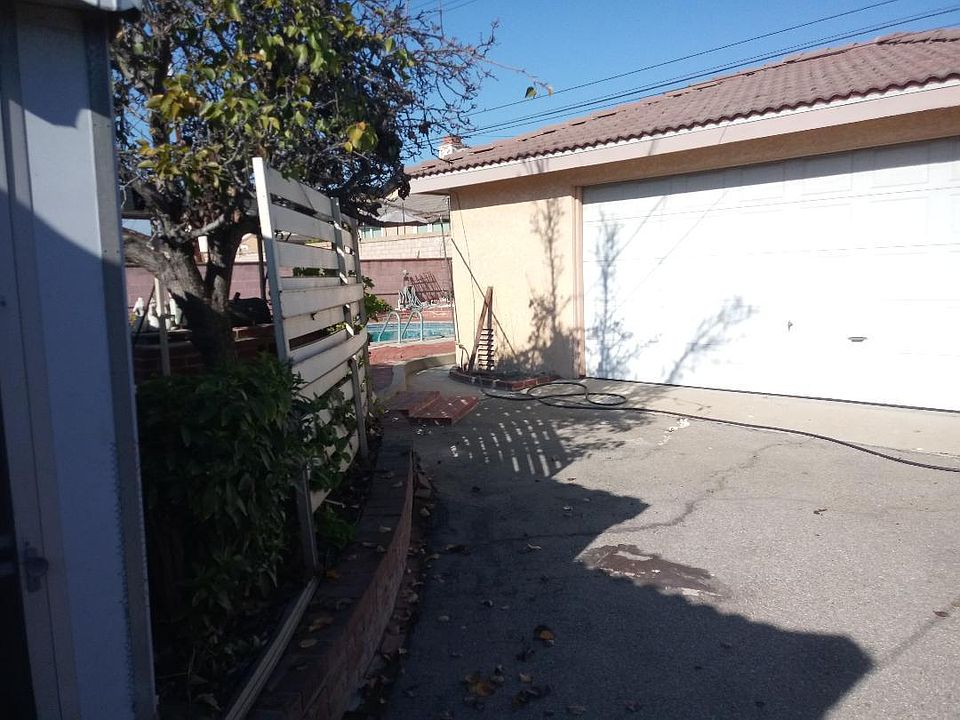 2nd image of 4460 Victoria St