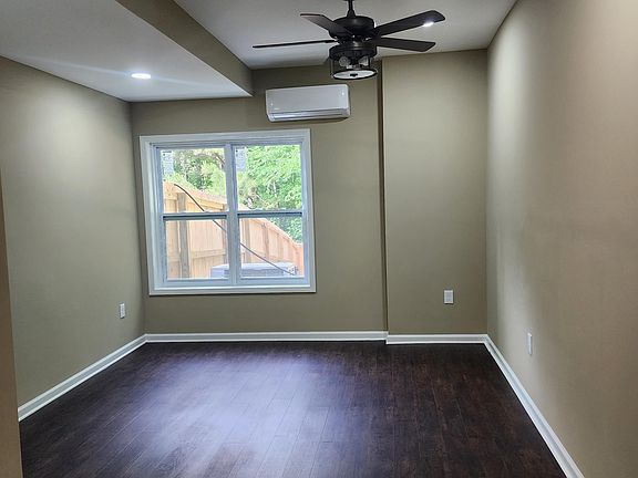 4th image of 718 Erin Dr #B