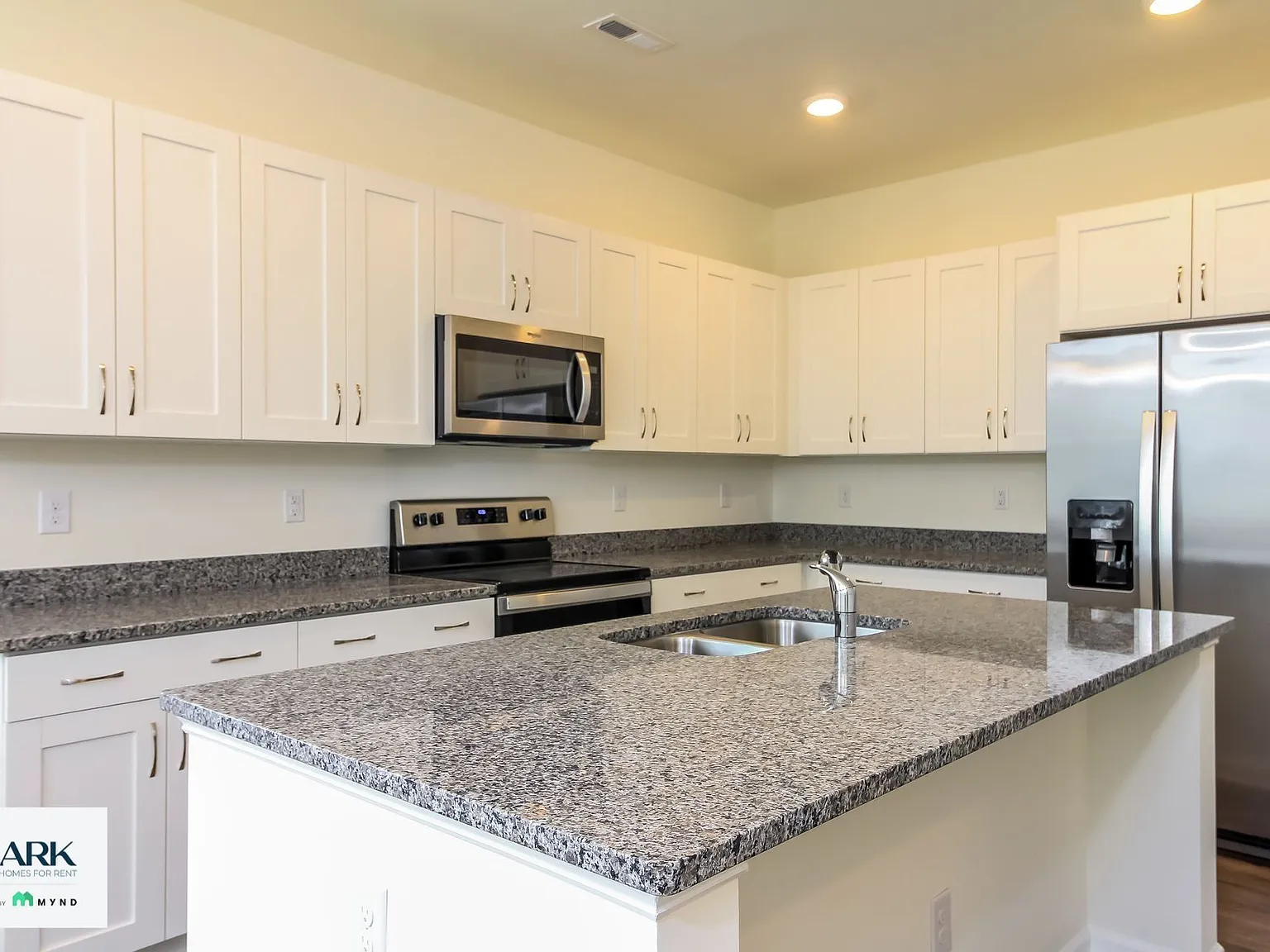 3 bed, 2.5 bath, 2252 sqft, $2,325 — Photo 4