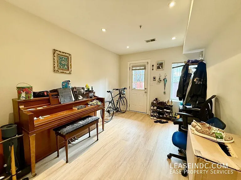 1200 Monroe St NW #A — Photo 11