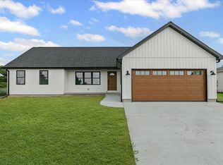423 E Meuser Dr, Paxton, IL 60957