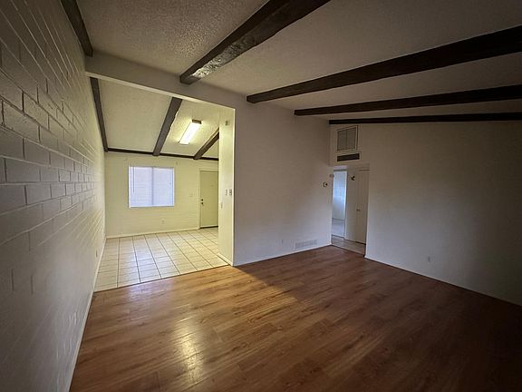 4th image of 327 E Blacklidge Dr #327
