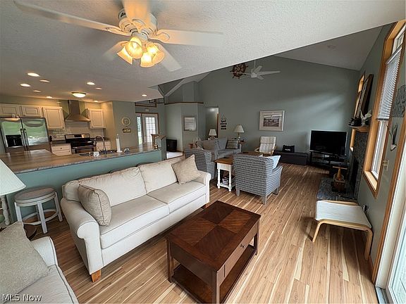 4th image of 1557 Lake Crest Dr