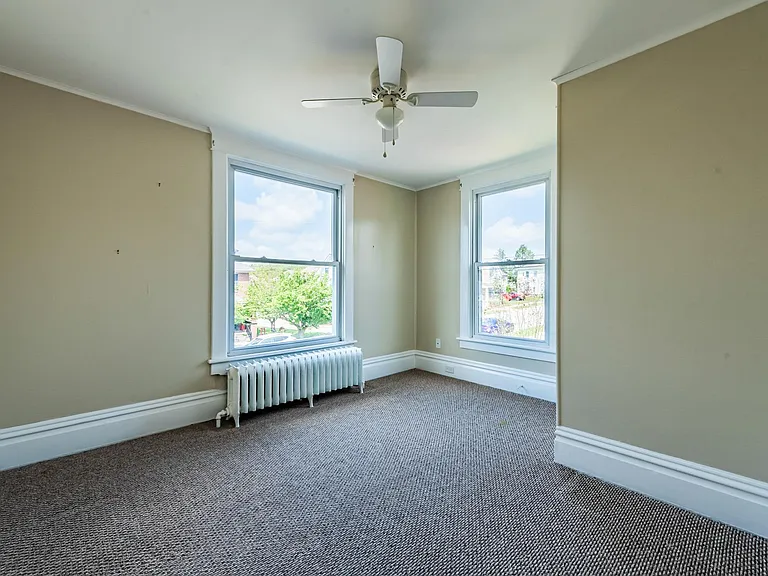 530 Foster St — Photo 3