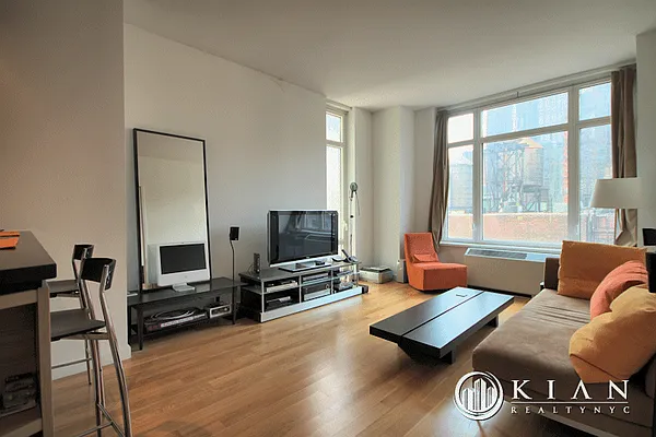 Rented by Kian Realty | media 14