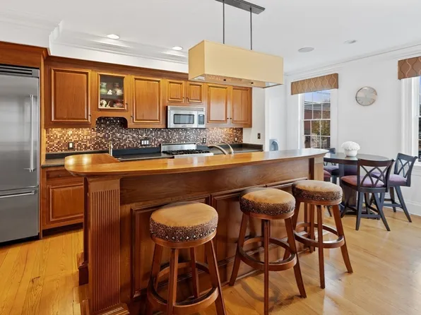80 Pleasant St, Newburyport, MA 01950
