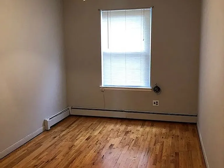182 De Graw St #3 — Photo 12