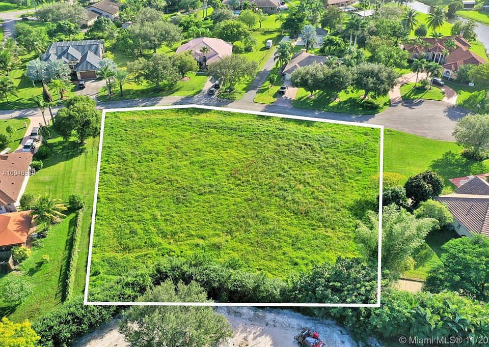 1st image of 20231 Sw 51st Ct