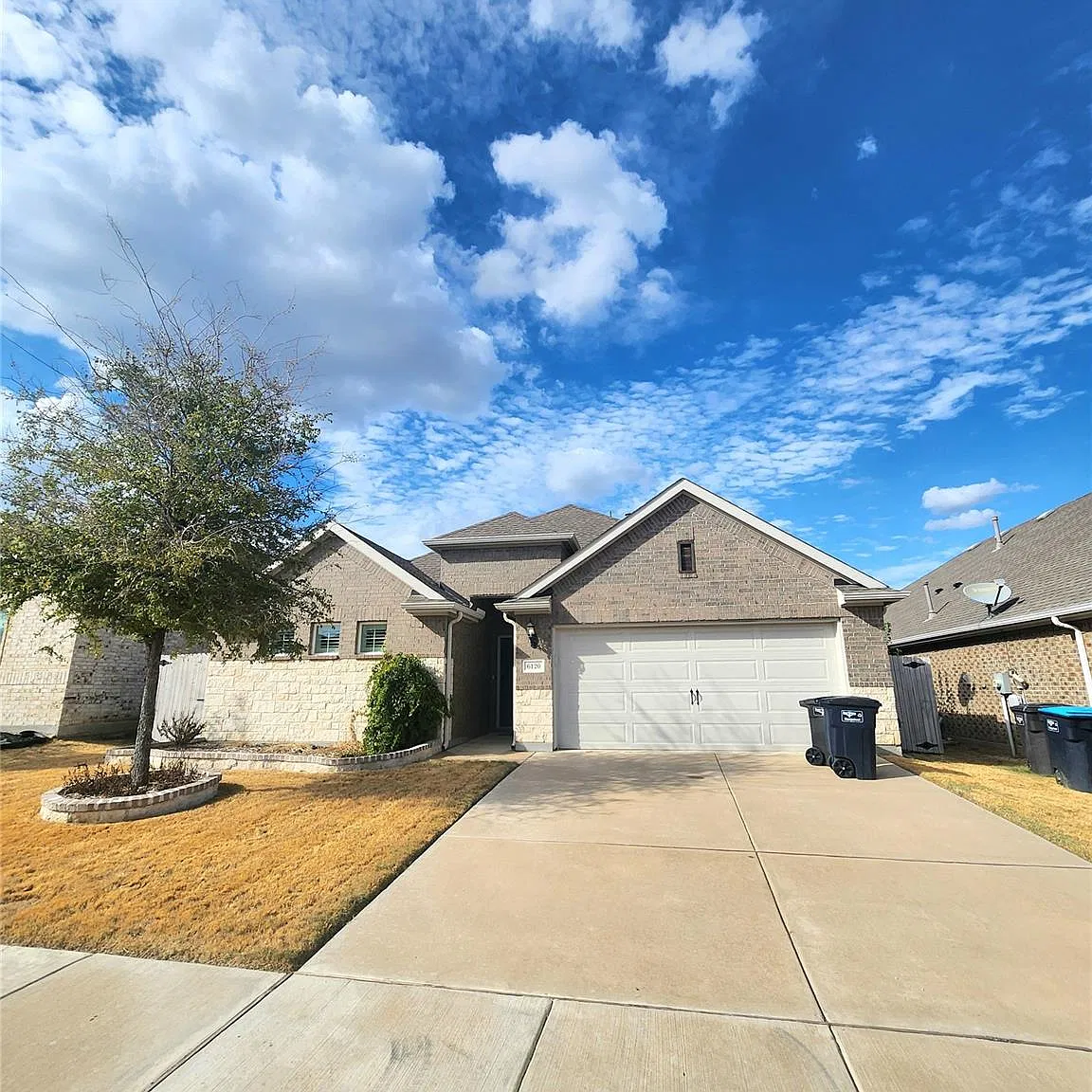3 bed, 2.0 bath, 1610 sqft, $2,300 — Photo 1