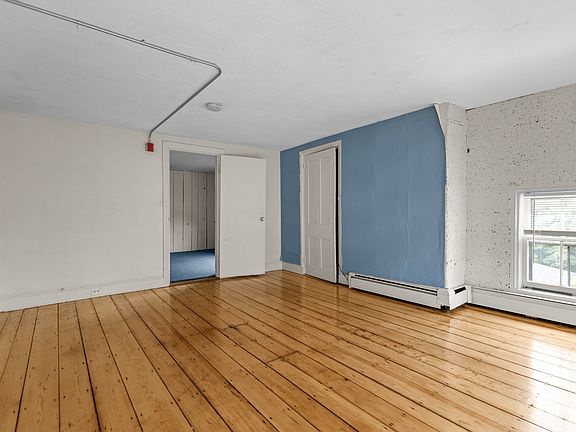 5th image of 35 Bowen St #3A