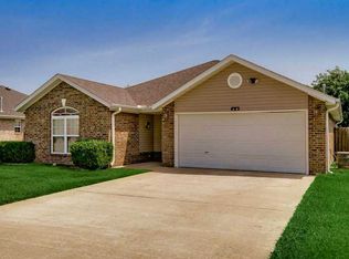 430 Dewberry Ln, Centerton, AR 72719