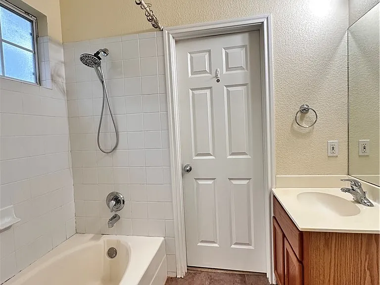 2050 Lisa Ln — Photo 13