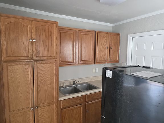 3rd image of 1208 Perkins Rd