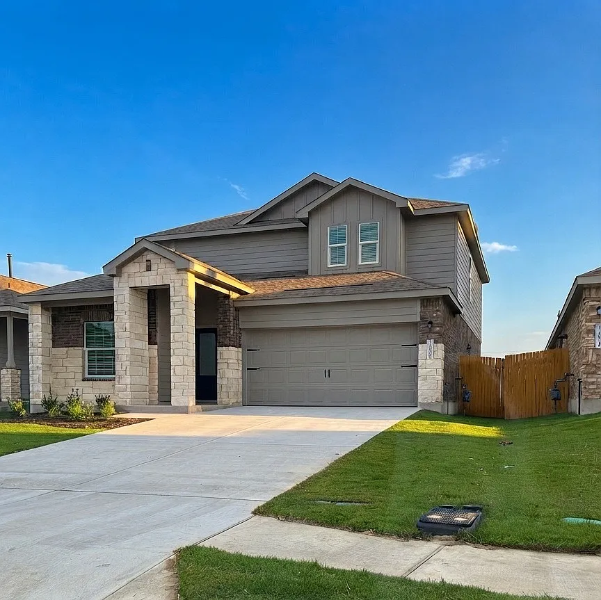 5 bed, 2.5 bath, 2532 sqft, $2,499 — Photo 1