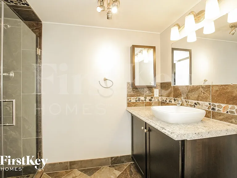 2028 W Schell Dr — Photo 11