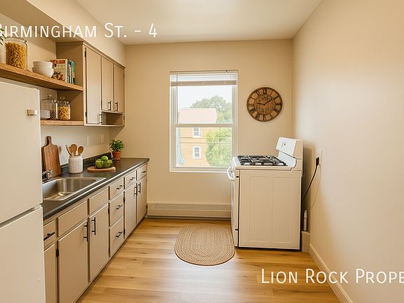 3rd image of 313 Birmingham St APT 4
