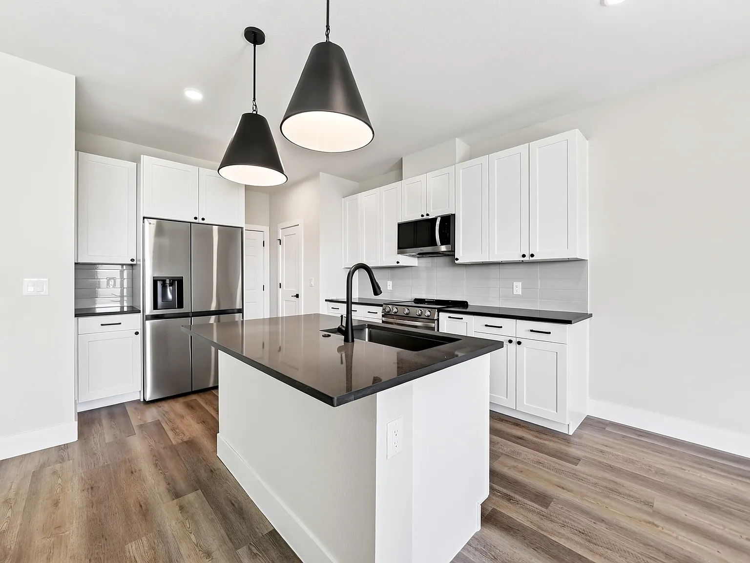 3 bed, 2.5 bath, 1798 sqft, $2,765 — Photo 3