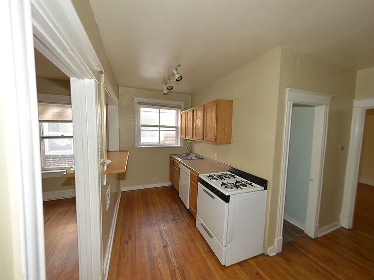 2112 Portis Aveapt #A — Photo 8