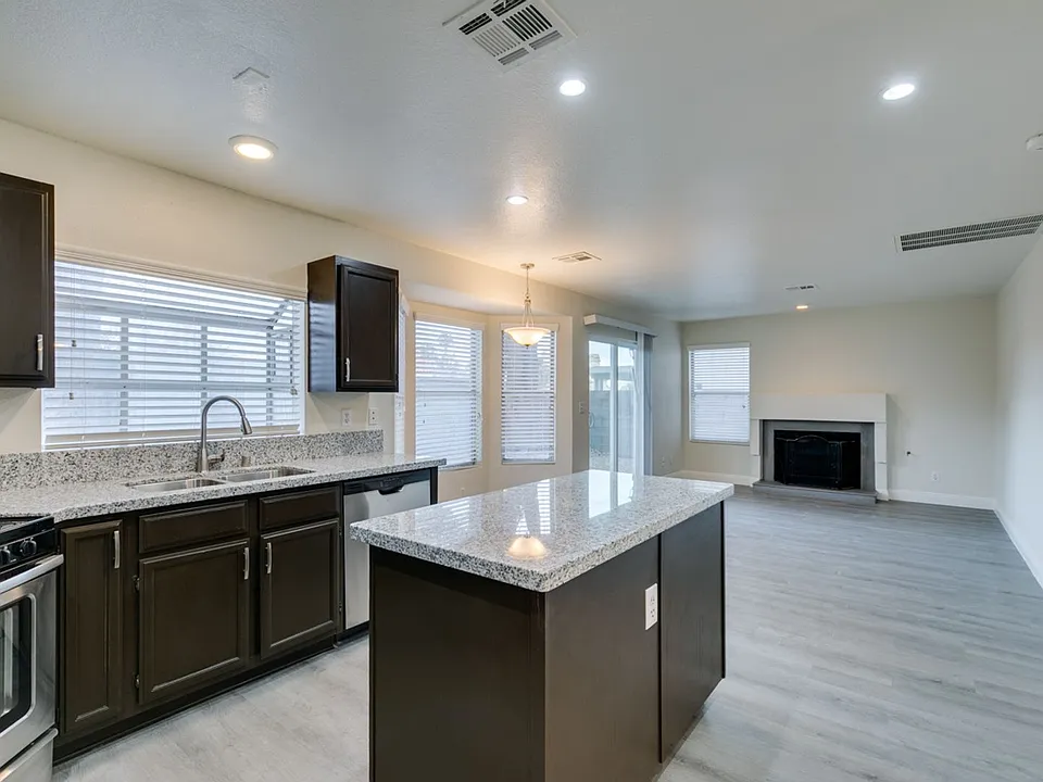 1738 Toltec Cir