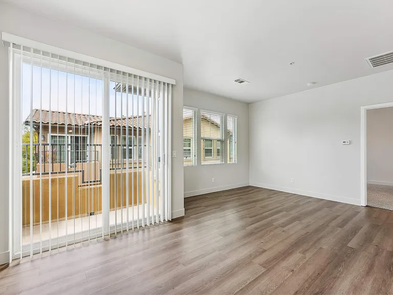 Casa Lago Eastlake — Photo 10