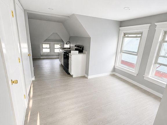 3rd image of 899 S 19th St Floor 2