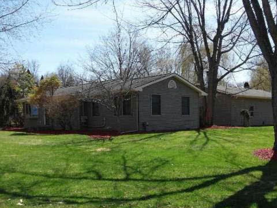 1st image of 746 Hillcrest Dr